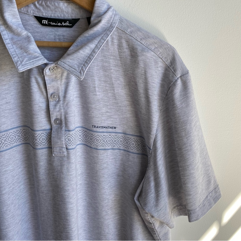 Travis Mathew XXL Short Sleeve Polo Shirt Light Gray Name Spell Out Geometric
